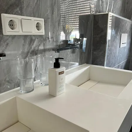 Moderne Grossraeumige Apartament Wallersdorf