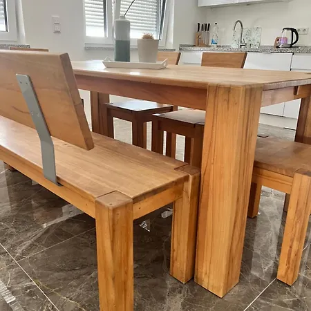 Moderne Grossraeumige Apartament