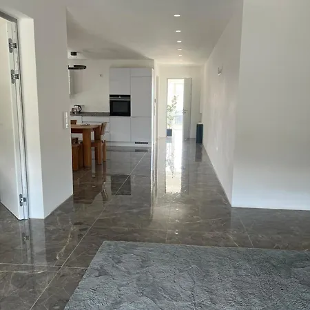 Moderne Grossraeumige Apartament *